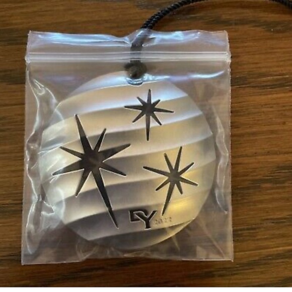 Elegant Silver Star Ornament - Picture 3 of 3